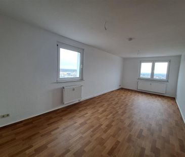 Sanierte 2 Raum-Wohnung mit Aufzug mit tollen Blick über Sandersdorf - Photo 2