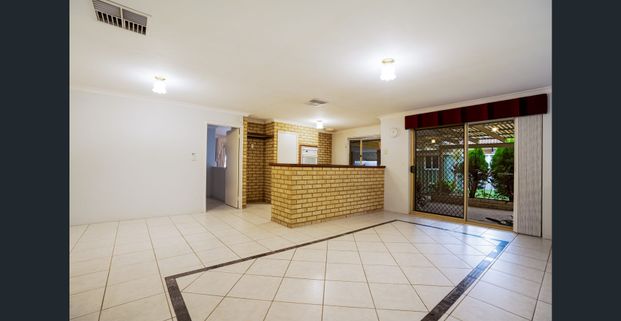 LARGE FAMILY HOME IN LEEMING HIGH SCHOOL ZONE! - Photo 1