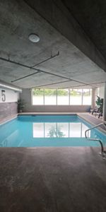 Superbe 3 1/2 avec piscine intérieure - Photo 4