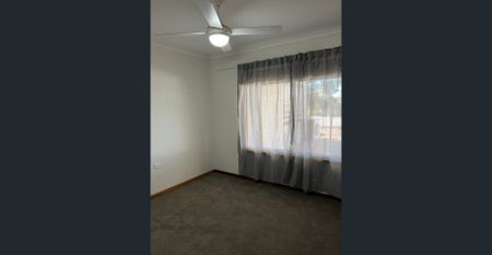 SPACIOUS 4 BEDROOM FAMILY HOME - Photo 3