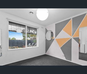 Ideal Family Living! - Photo 5