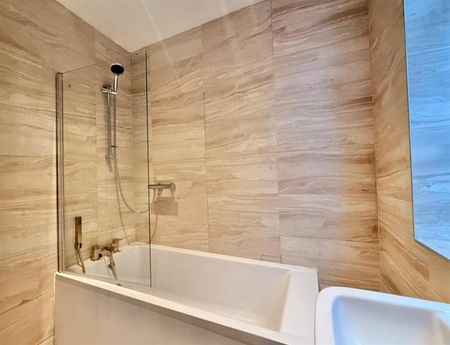 4 Bedroom Semi Detached To Let - Photo 3