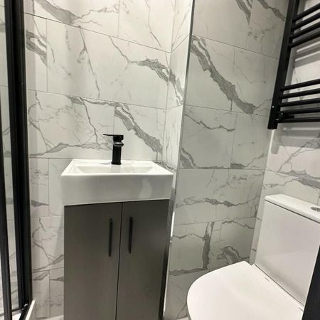 Studio Flat, Blackwell Close, E5 - Photo 3