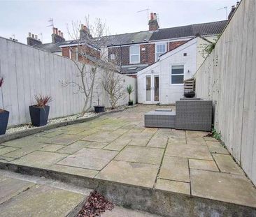 Norwood Grove, Beverley, HU17 - Photo 3