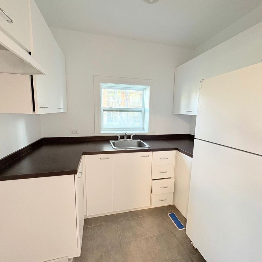 1035 Boul. de la Côte Vertu, Montréal (Saint-Laurent), QC H4L - Photo 1