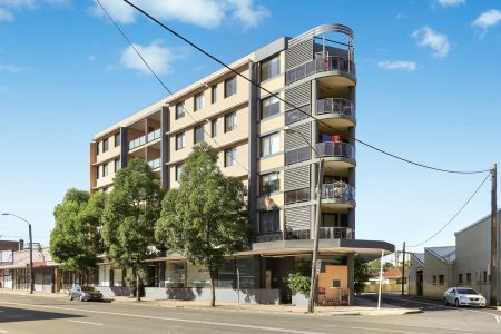 High level, tranquil rear of complex position with lush district views | 250m to Homebush Station - Photo 2