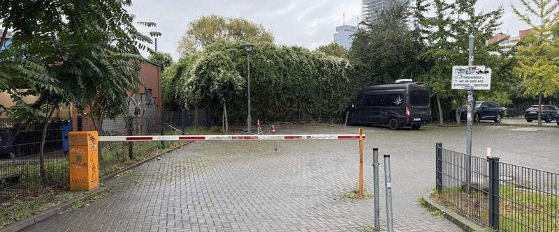 PKW Parkplatz / Aussenstellplatz Hackescher Markt - Photo 1