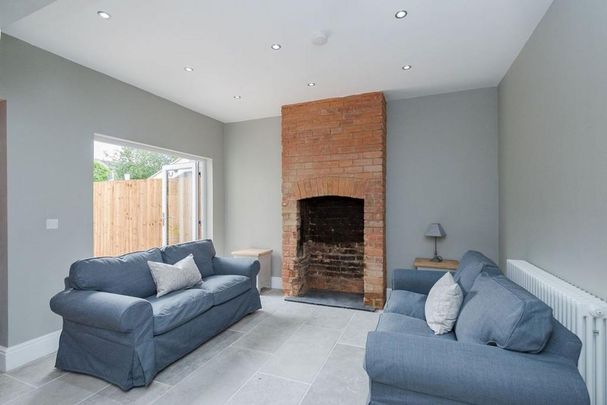 4 bedroom terraced house to rent - Photo 1