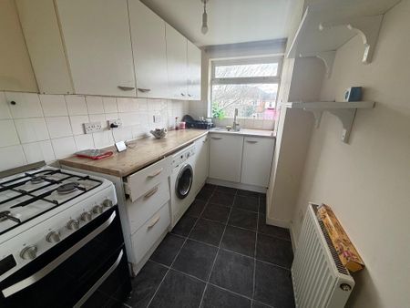 3 bedroom flat to rent - Photo 5