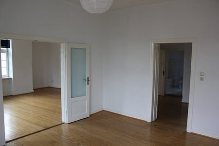 Großzügige 3-Zimmer-Wohnung mit Dielen und Fahrstuhl in der Altstadt zu mieten! - Photo 5