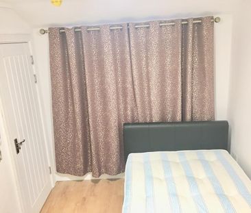 6 bedroom detached house to rent - Photo 6