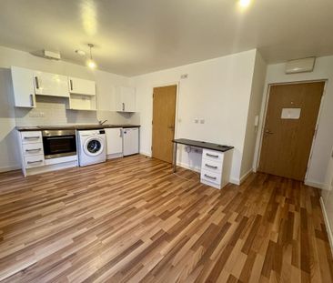 Studio to rent - Photo 2