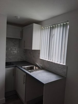 Studio Flat, Burlington Gardens, W3 - Photo 1