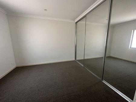 Perfect location & Convenient Living - Photo 4