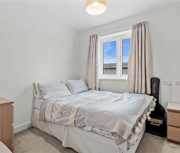 2 bedroom end of terrace house to rent - Photo 2