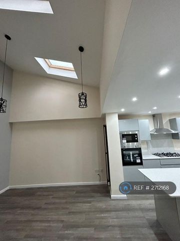 3 bedroom terraced house to rent - Photo 4