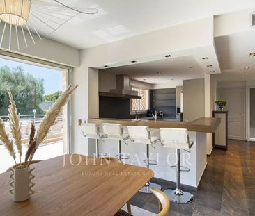 Maison à louer Mougins, Cote d'Azur, France8 500 EUR / Mois - Photo 3