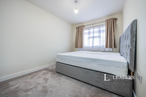 Large 5 bedroom Home - LU4 - Close to Leagrave Station - Photo 1