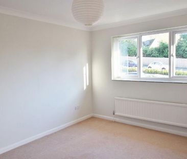3 bedroom flat to rent - Photo 3