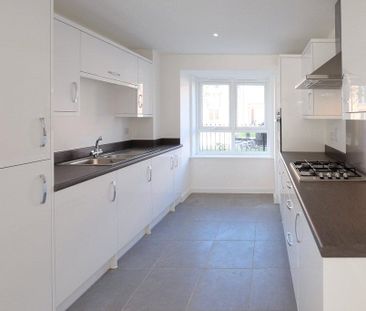 4 bedroom end of terrace house to rent - Photo 6