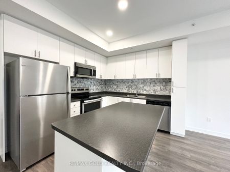 Condo Townhouse For Lease | E8143478 - Photo 2