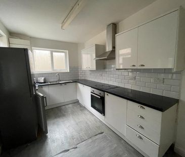 3 bedroom terraced house to rent - Photo 5