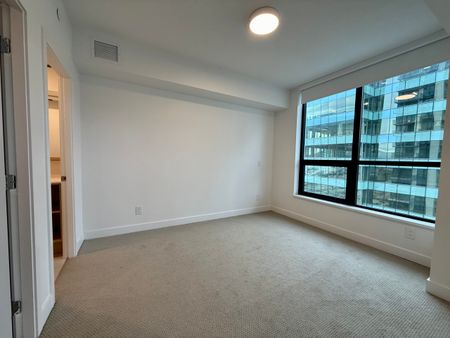 LAKEVIEW: 2 Bdrm at Bertram - Photo 2