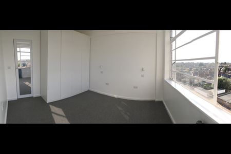 1 Bed Flat, Balham High Road, SW17 - Photo 5