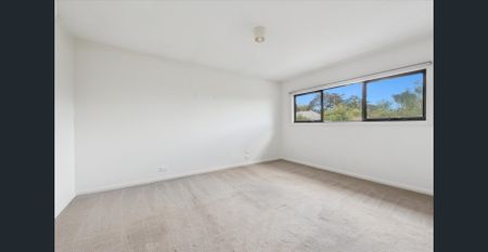 Spacious Townhouse in Private Location - Photo 4