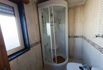 Apartamento T3 com Terraço Privativo para Arrendamento em Nova Queijas