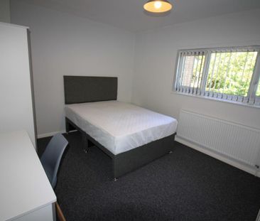 6 bedroom terraced house to rent - Photo 4