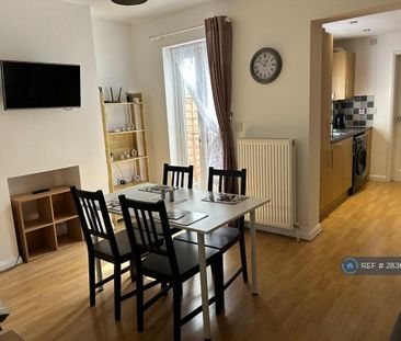 1 bedroom in a house share to rent - Photo 2