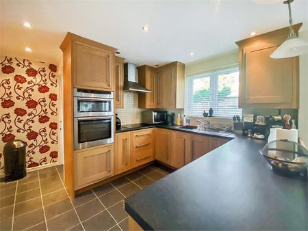 4 bedroom detached house to rent - Photo 5