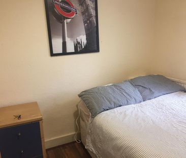 1 Bed Semi-Detached House, Chichele Road, NW2 - Photo 2