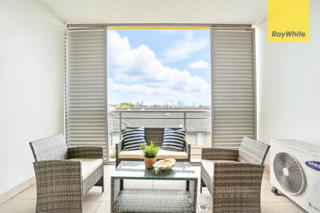 SPACIOUS & SUNLIT THREE BEDROOM WITH PARRAMATTA CITY VIEWS - MUST VIEW - Photo 5