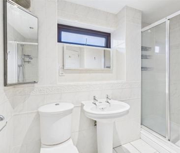 4 bedroom detached house to rent - Photo 3