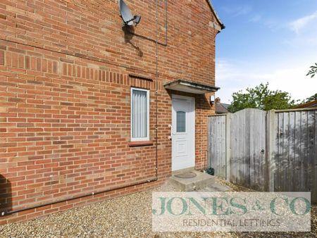 3 bedroom semi-detached house to rent - Photo 3