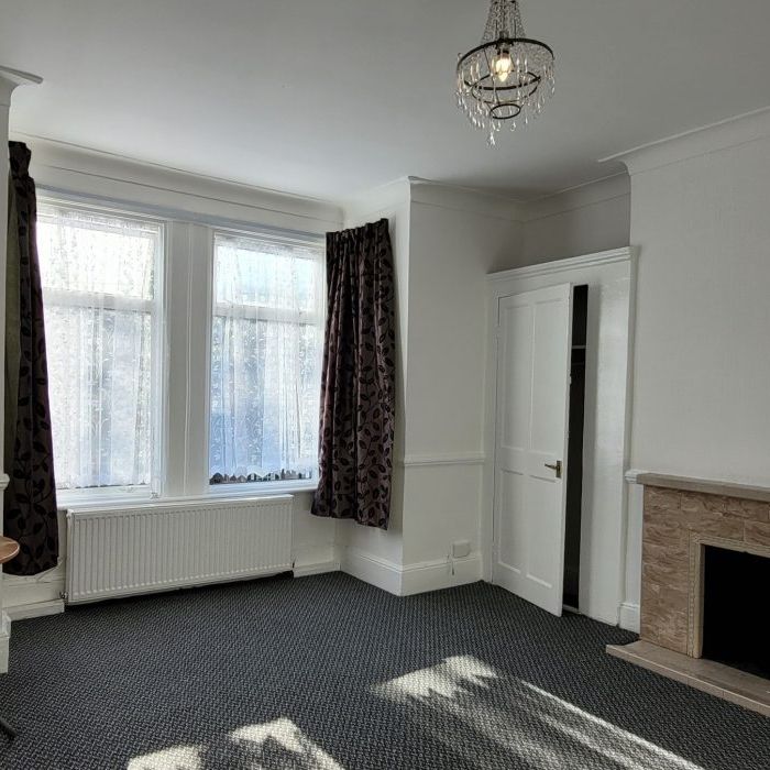 Lathom Road, East Ham, London E6 - Photo 1