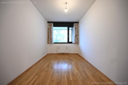 Grünruhelage: helle 4 Zimmerwohnung mit Loggia, Sauna und Pool - befristet - Photo 5
