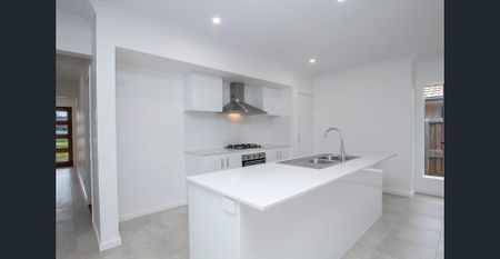 Modern Family Home in the Heart of Ballina - Photo 2