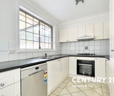 Three Bedroom Two Bathroom Townhouse! - Photo 6