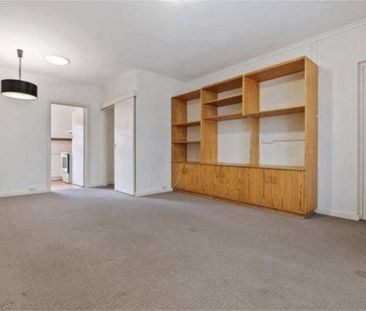 Neat, Trendy and Convenient Two Bedroom Maisonette - Photo 4