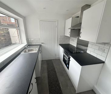 2 bedroom terraced house to rent - Photo 4