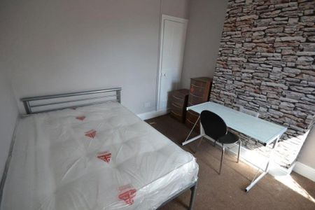 3 bedroom terraced house to rent - Photo 3