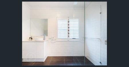 Near New Townhouse with quality Inclusions, Great Location - 6 months ONLY - Photo 5