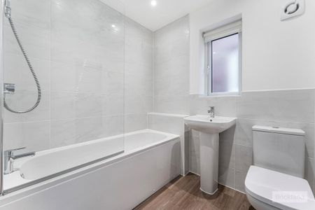 3 bedroom semi-detached house to rent - Photo 5