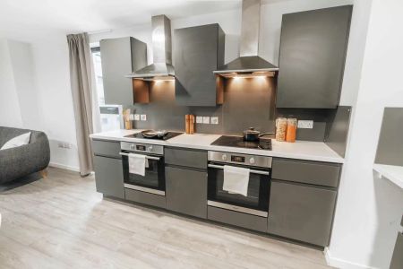 Silver En Suite (Lower Floors) - Photo 3