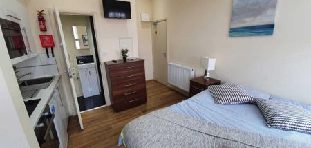 Studio to rent - Photo 3