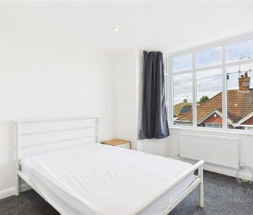 1 bedroom in a house share to rent - Photo 4