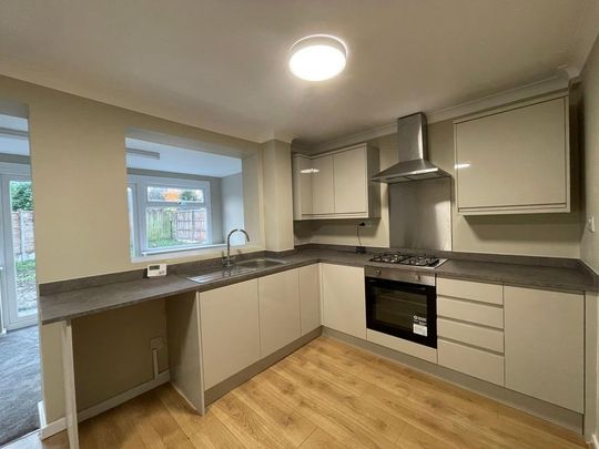 3 bedroom semi-detached house to rent - Photo 1